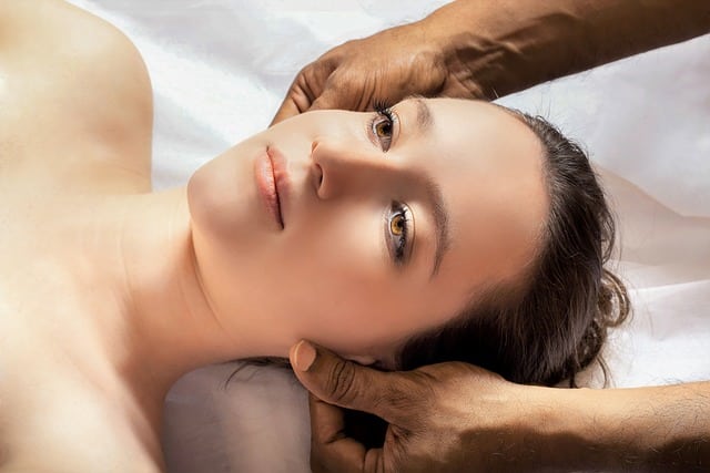 head massage 3530560 640
